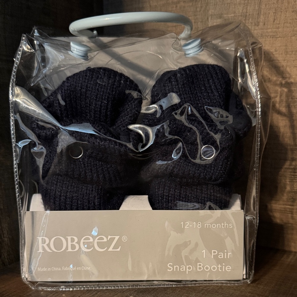 NEW IN PACKAGE Robeez Dark Blue Snap Booties-size 12–18 months